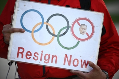 Tokyo 2020 chief to resign, but successor choice criticised