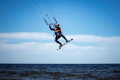 Kitesurfing at 80: Ex-Olympic gymnast keeps on the move
