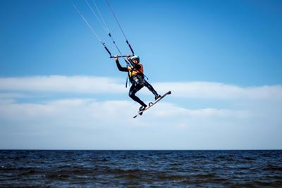 Kitesurfing at 80: Ex-Olympic gymnast keeps on the move