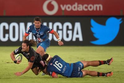 Bulls top table after romping to victory over Sharks