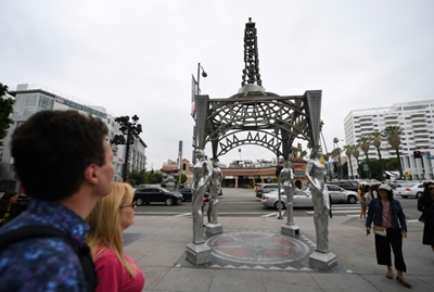 Thief saws off Marilyn Monroe statue in Hollywood