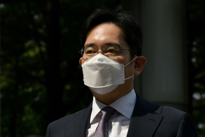 South Korea court to rule on arrest warrant for Samsung heir