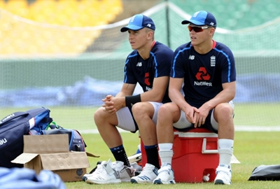Curran 'can't wait' to play under Dhoni amid virus threat