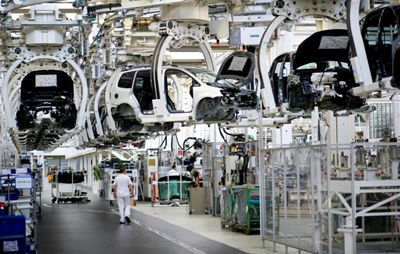 German industrial production plunges in April