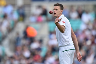 Morkel rips through Nottinghamshire as Surrey stay on top