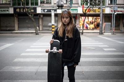 China female longboarder rides into online fame