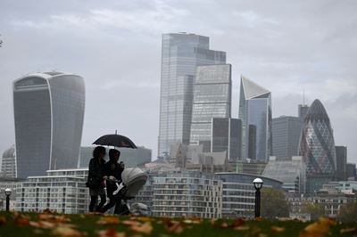 UK economy advances despite lockdown, as trade picture improves