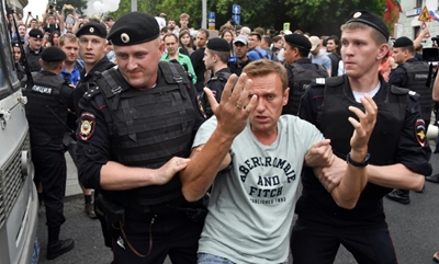 More than 200 arrested at Moscow police abuse march