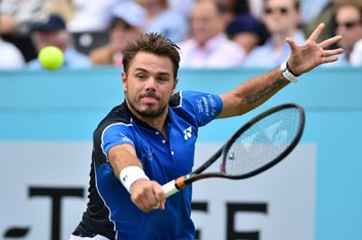 Wawrinka rocked by Queen's blow