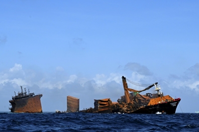 Sri Lanka recovers black box from sinking ship, aborts dive