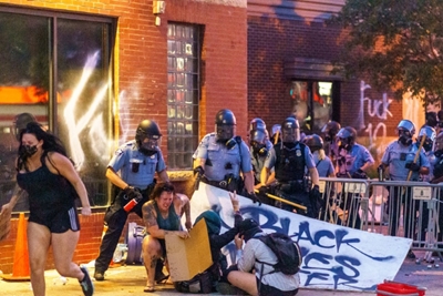 Angry US protests for second night over police killing of black man