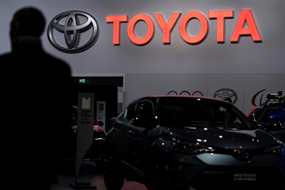 Toyota warns of 64% drop in full-year net profit