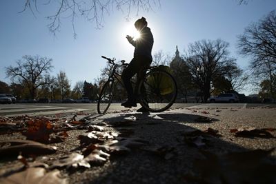 Mobile phone ban for Dutch cyclists