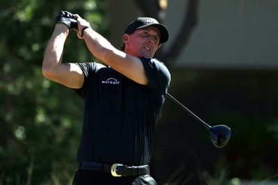 Mickelson tells Tiger to pick Tiger for Presidents Cup