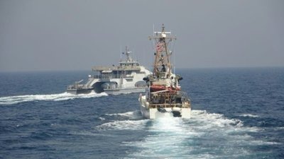 US Navy fired warning shots on Iran boats in Gulf: Pentagon