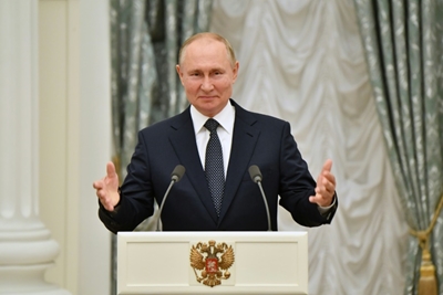 Putin self-isolates after Covid cases in inner circle