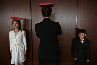 Children of Chinese elite walk red line to 'perfection'