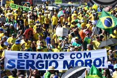 Thousands protest in Brazil in support of justice minister