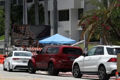 Florida reports 15,000 new virus cases in a day, a US record