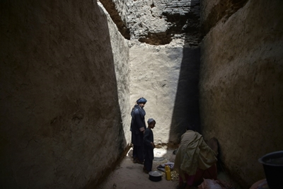Afghan war displaced settle in the ruins of a lost city