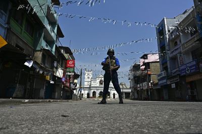 Sri Lanka troops join hunt for bombing suspects 