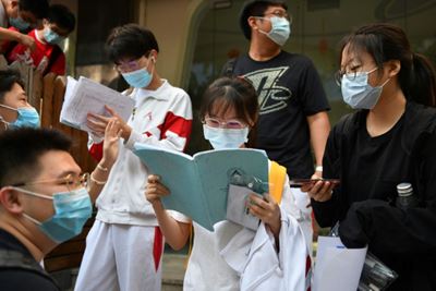 Chinese students take college exam after virus delay