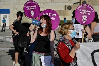 Greece's disputed joint custody law goes before parliament