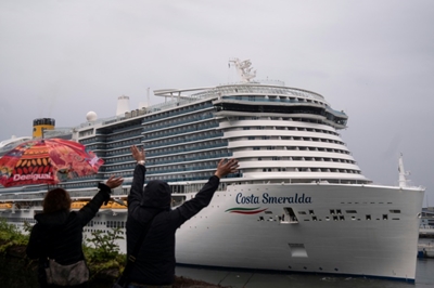 Cruises eye smoother waters with vaccines, 'health bubbles'