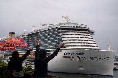 Cruises eye smoother waters with vaccines, 'health bubbles'