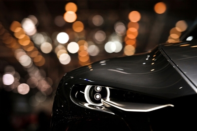 Automakers seek to electrify Geneva car show, fight off gloom
