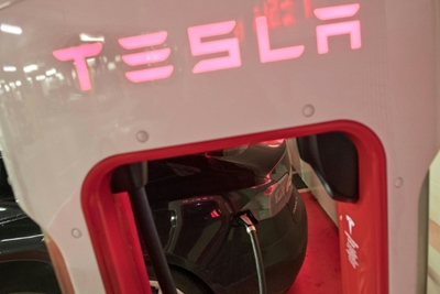 Tesla shares fall after surprise CFO exit