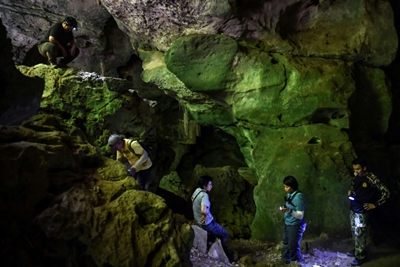 Cave raiders: Thai archaeologists hunt ancient artwork