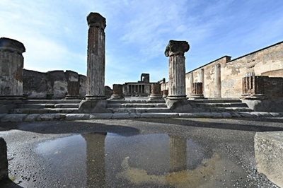 Six stolen frescoes returned to Pompeii 