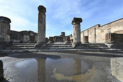 Six stolen frescoes returned to Pompeii 
