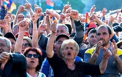 Armenian protesters shut down capital