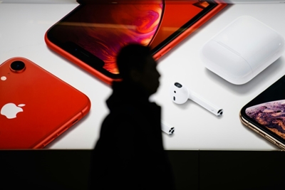 Apple loses more ground in smartphone market
