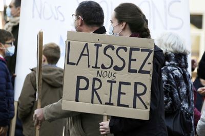 Praying for lockdown to end: French Catholics want mass back