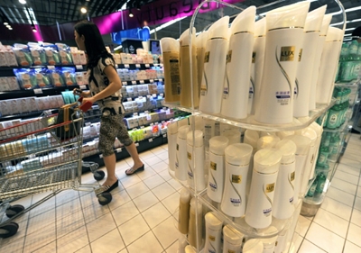 Unilever to halve use of new plastic