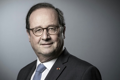 Ex-French leader Hollande finds second career on stage