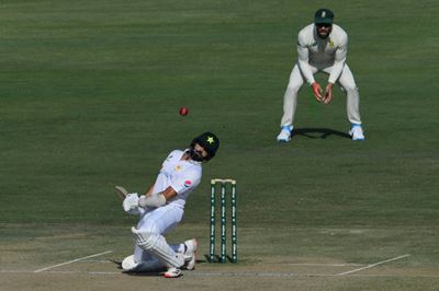 Fawad and Azhar hit fifties to keep South Africa at bay
