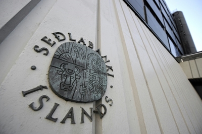 Iceland cuts rates again in race to beat recession