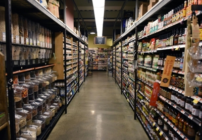 Virus, oil decline hits US February retail sales