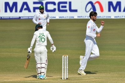 Afridi claims five wickets as Bangladesh set Pakistan 202-run target