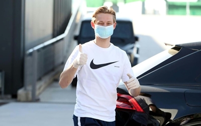 Barca midfielder De Jong 'not ready to play yet'