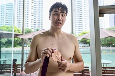 Chinese swimmer goes from Olympic podium to river police