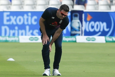 Anderson weighs up vegan diet to prolong England career