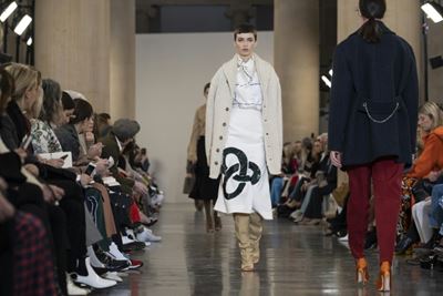 Victoria Beckham goes 'retro' at London Fashion Week show