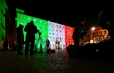 Italy plunged into political crisis, government risks collapse
