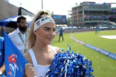 Cheerleaders challenge India's strictly cricket tradition