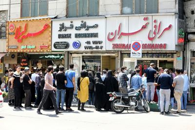 Iranians fearful as virus infections rise anew